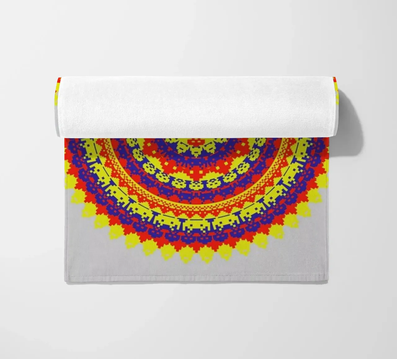 Space Invader Mandala telo mare da Olivier Marchand