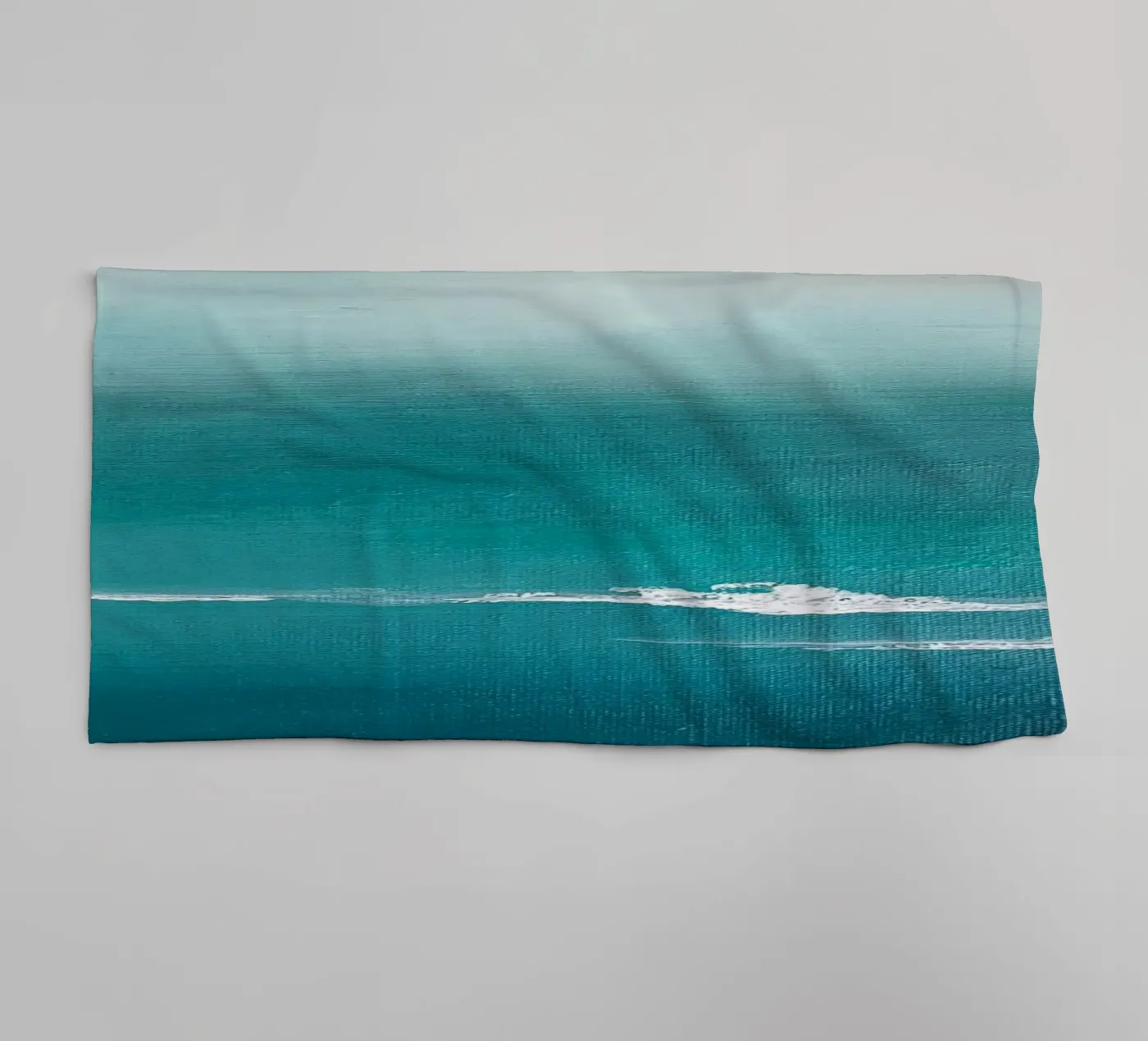 Waves like Clouds serviette de bain de Alex Blaschke