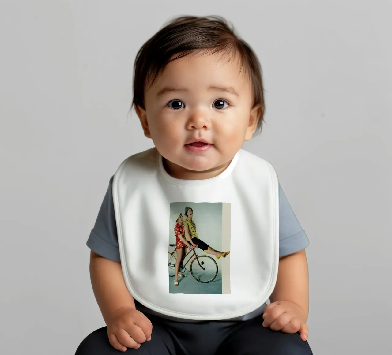Cycling Is So Much Fun bavaglino da Hemingway Design