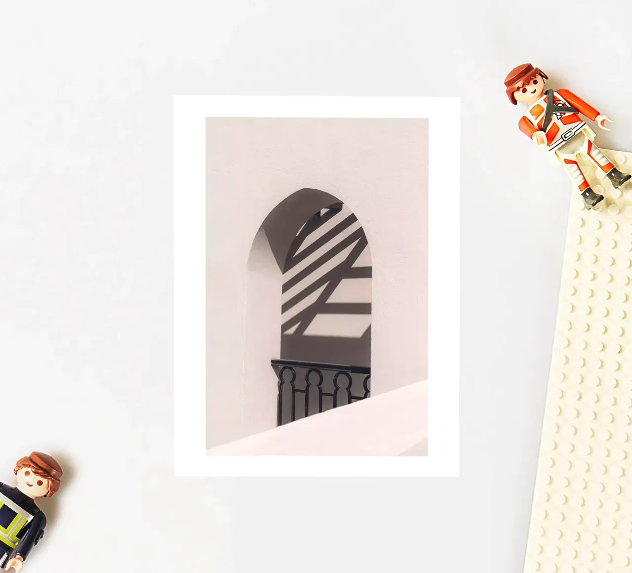 Minimalistische architectuur - Geometrische schaduwen sticker van Whole©
