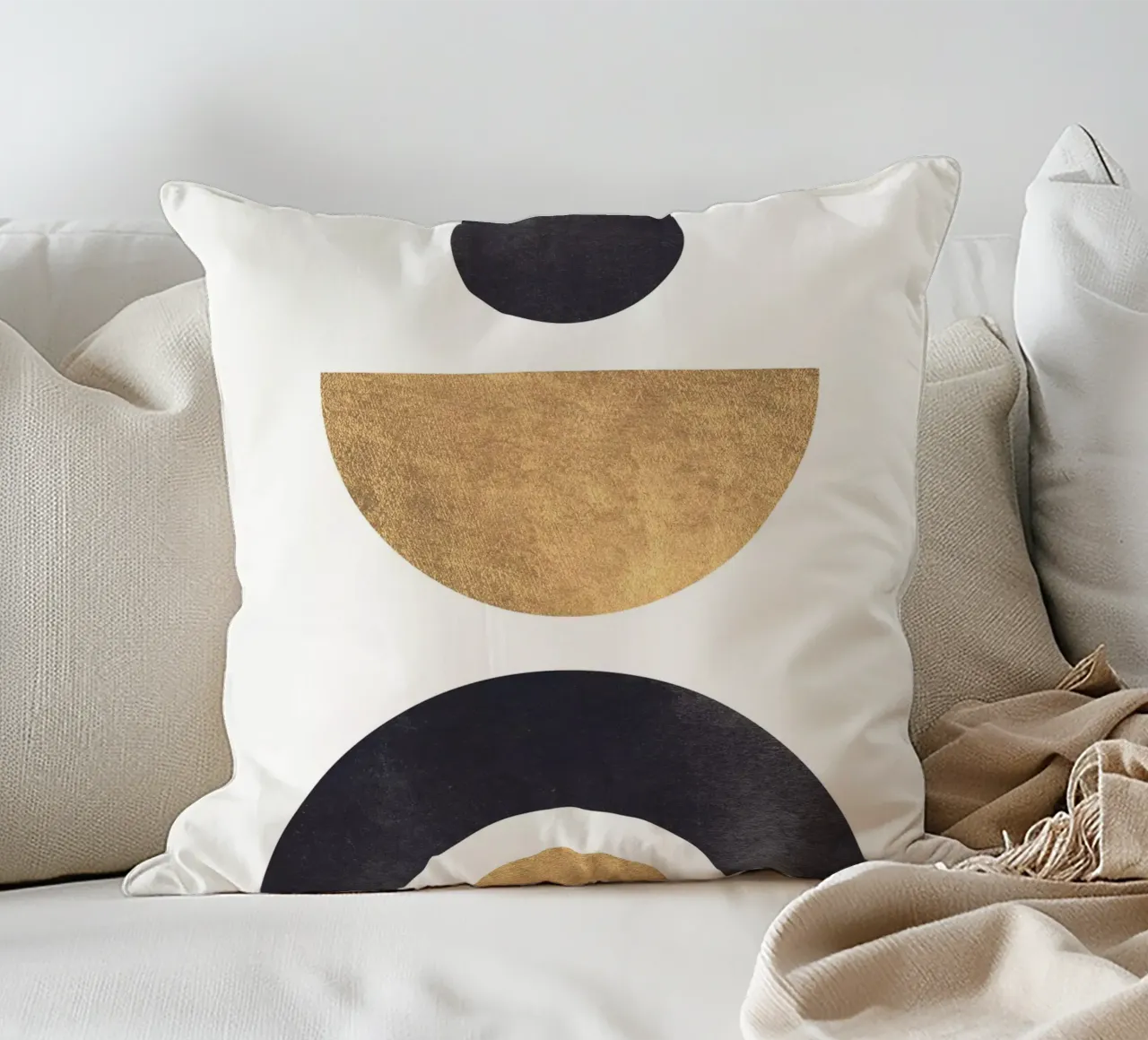 Forme geometriche - minimalismo in oro e nero cuscino da Whole©