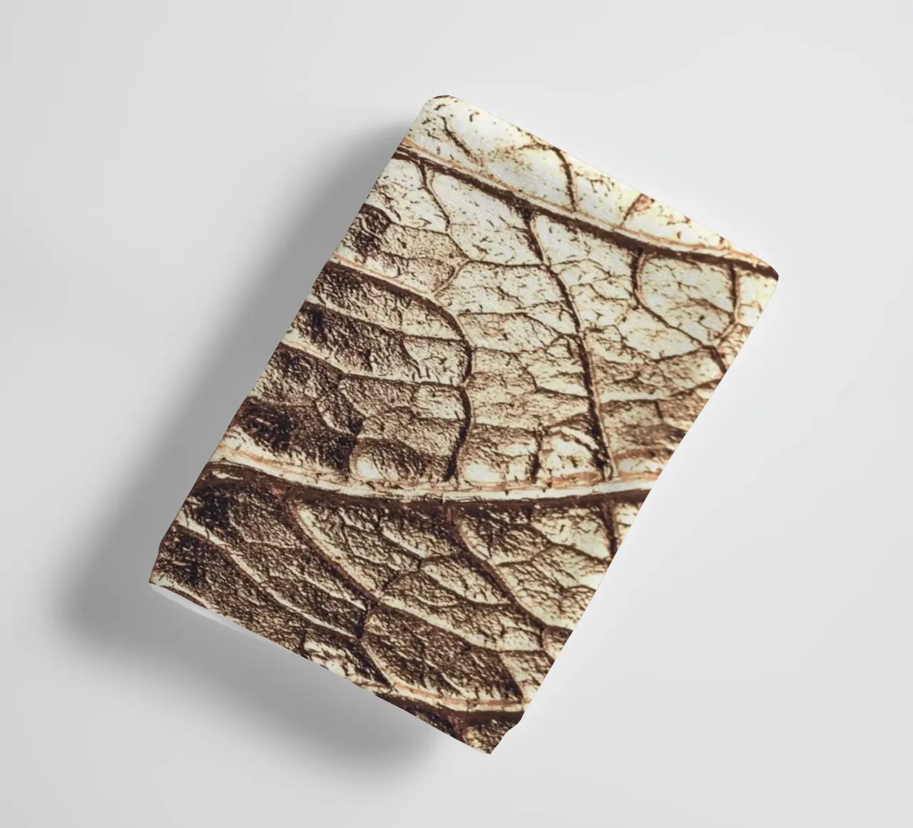Golden leaf - natural texture in metallic look towel by Whole©