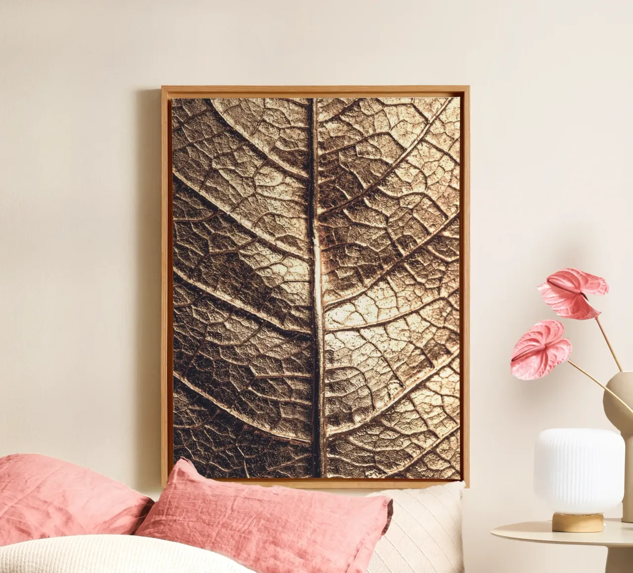Gouden blad - natuurlijke textuur in metallic look canvas met Baklijst van Whole©