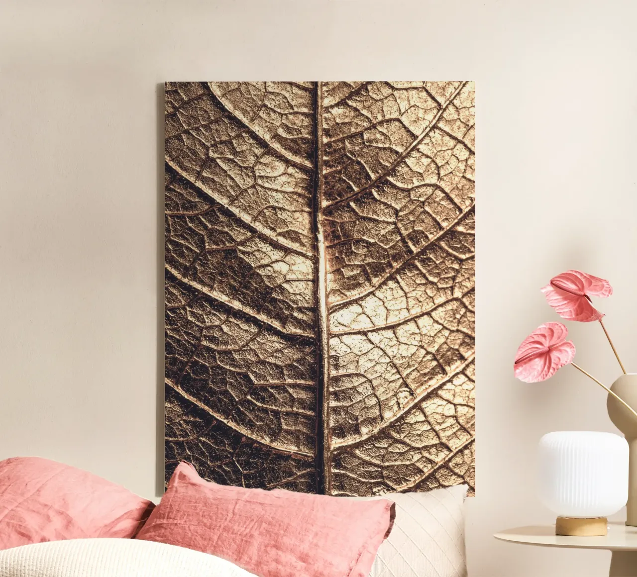Gouden blad - natuurlijke textuur in metallic look canvas met Baklijst van Whole©