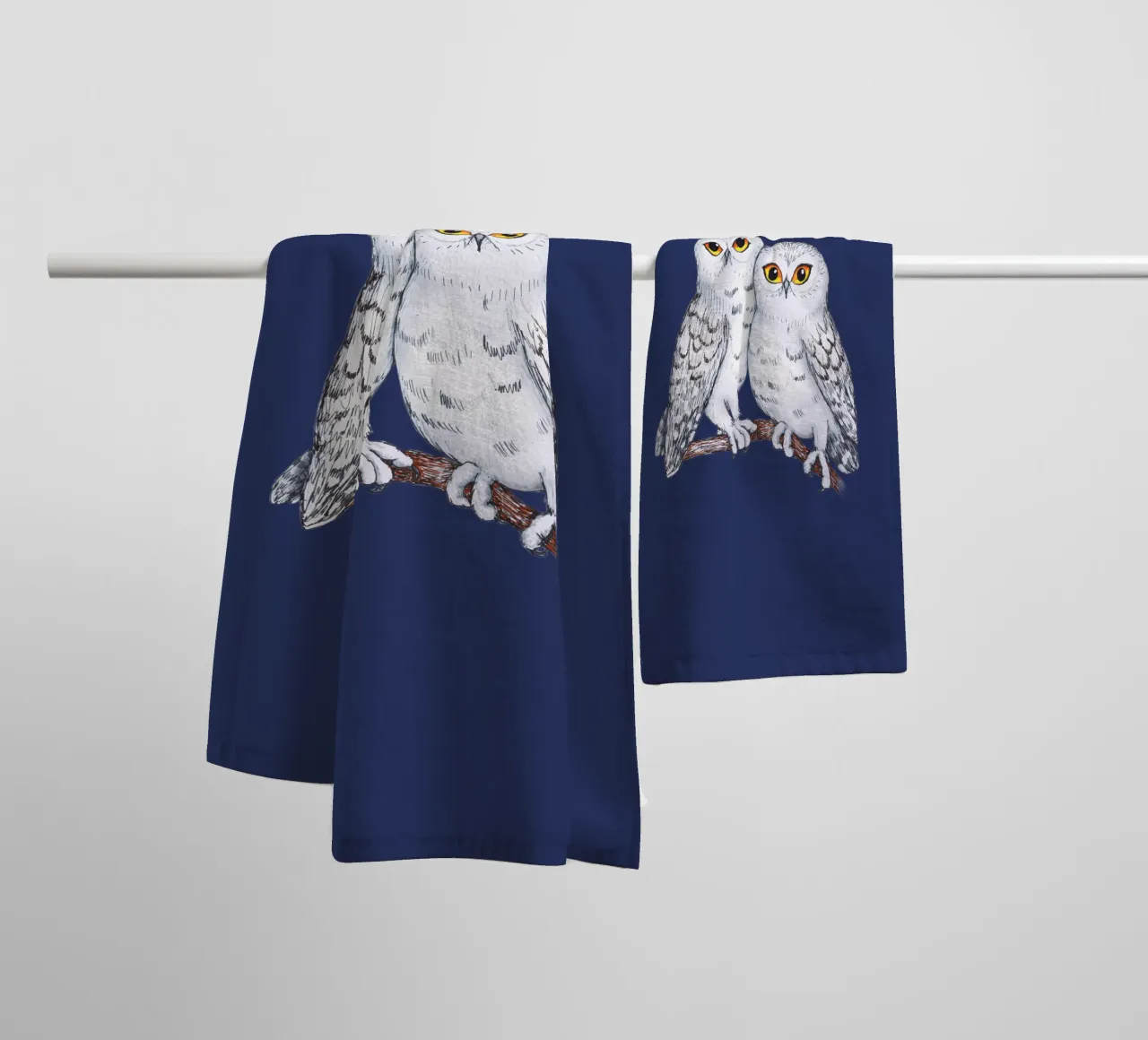 Twee mooie sneeuwuilen badhanddoek van BwiseLizzy