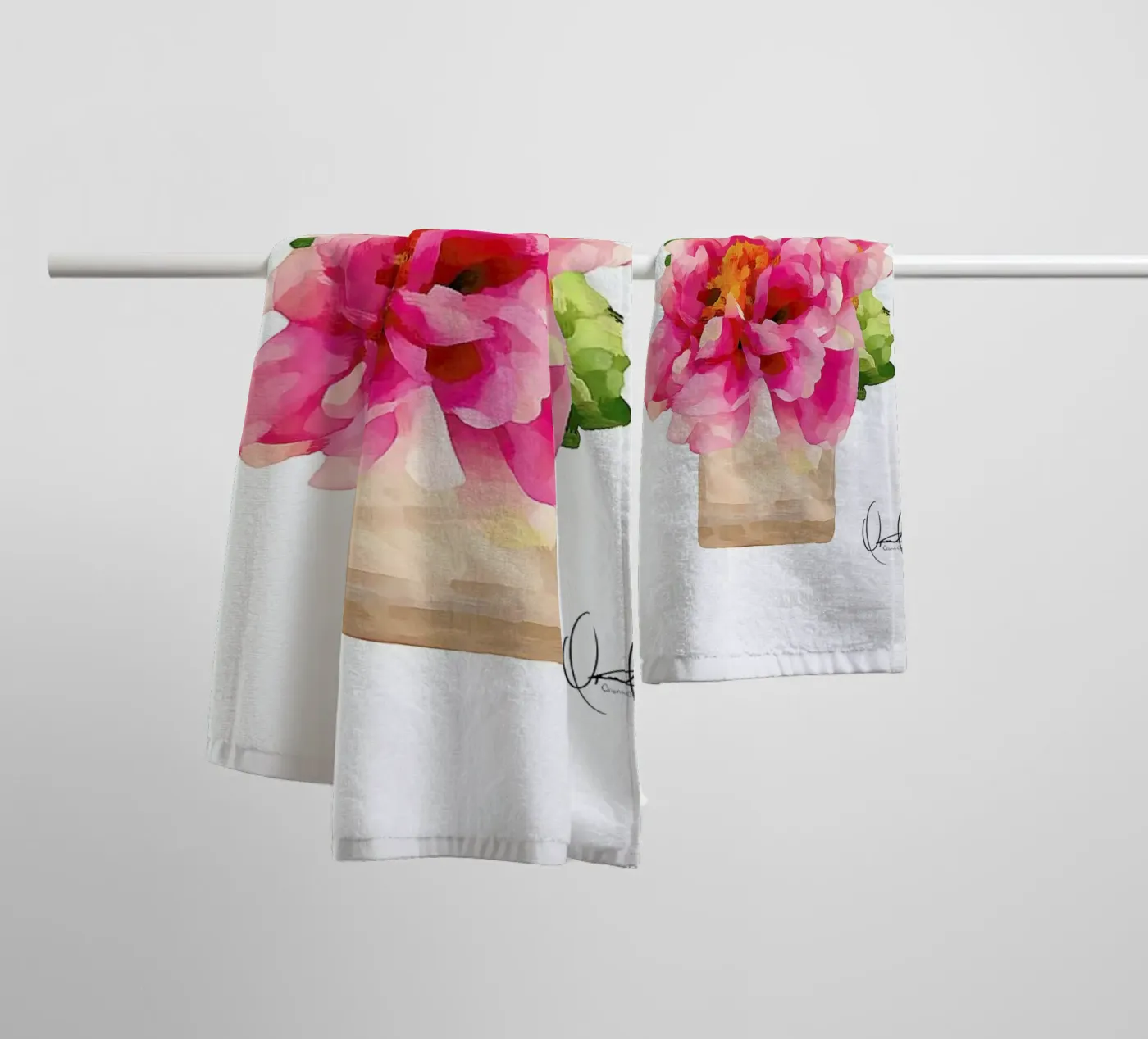Peonies badhanddoek van Xchange Art Studio