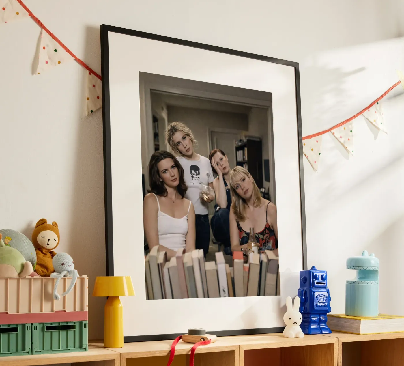 donne e specchio poster da raflessia