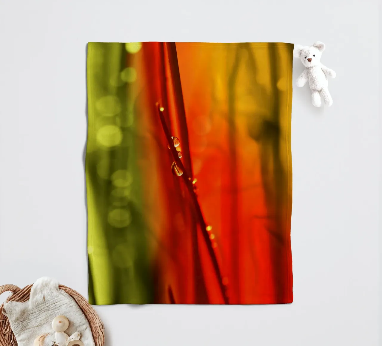 Wassertropfen Fleecedecke von Atteloi Fotografie