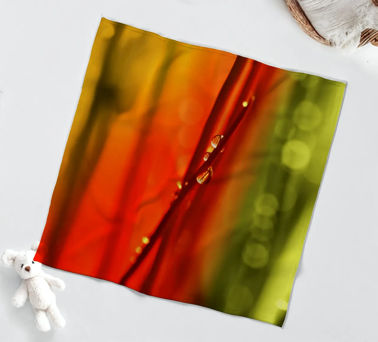 Wassertropfen Fleecedecke von Atteloi Fotografie