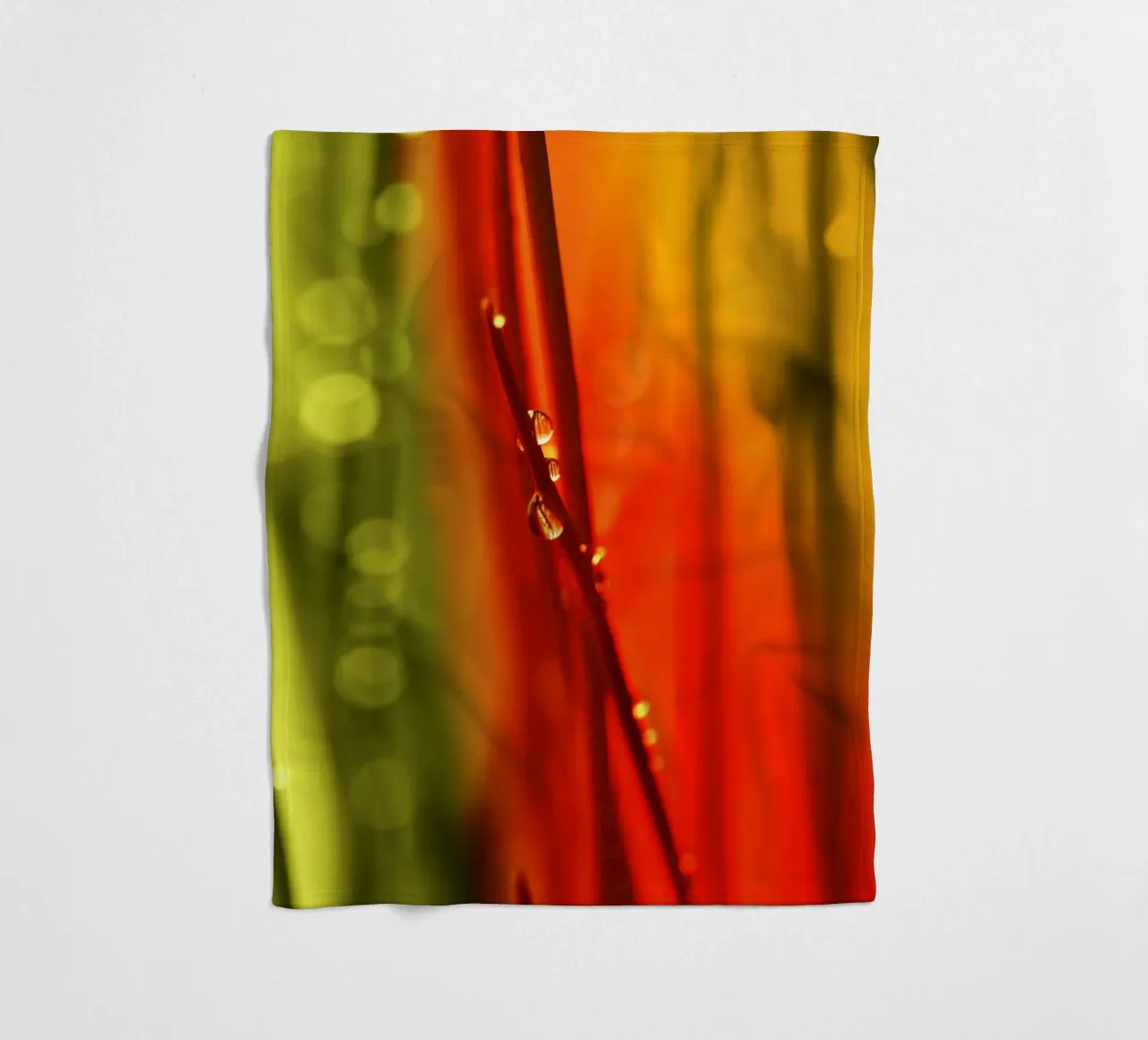 Wassertropfen Fleecedecke von Atteloi Fotografie