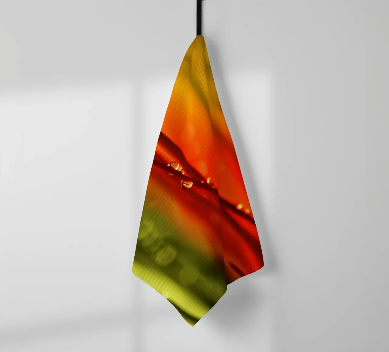 water droplet Geschirrtuch von Atteloi Fotografie