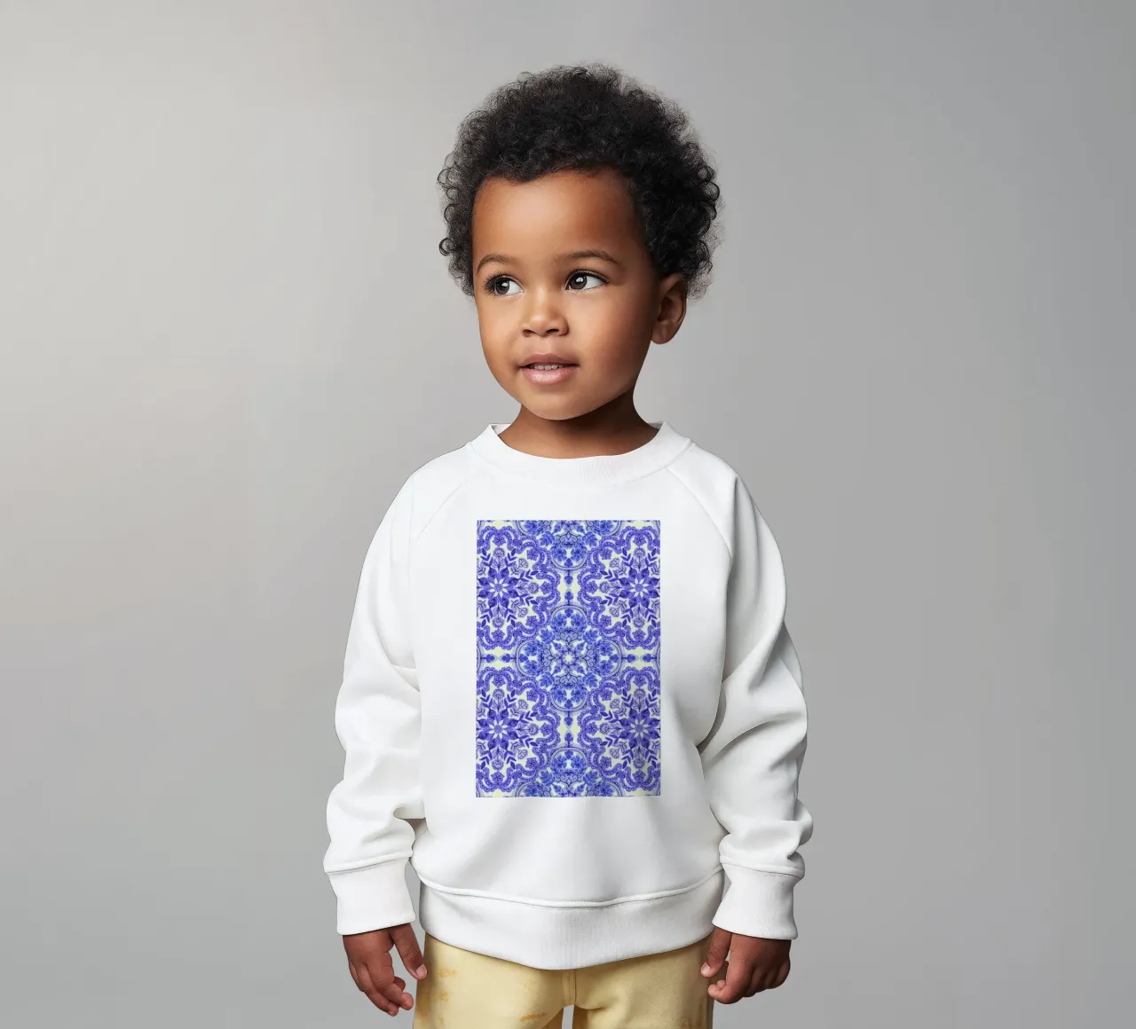 Blue & White Folk Art Pattern felpa neonato da Micklyn Le Feuvre