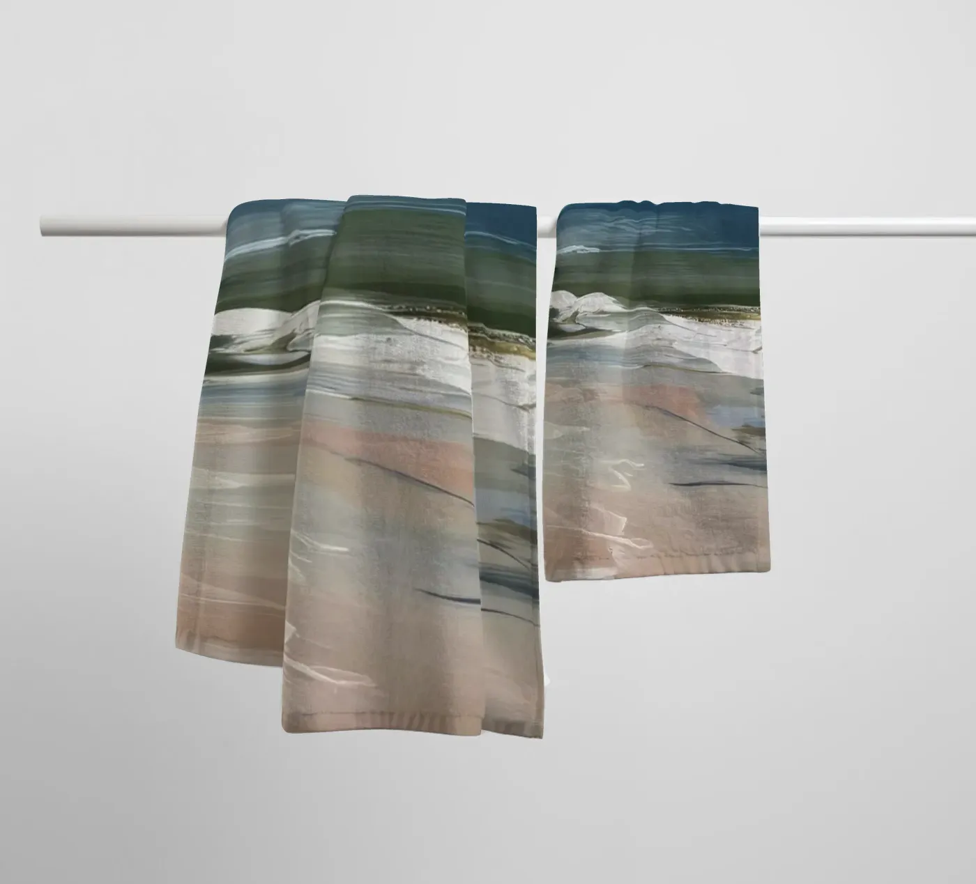 Ruhe an der Küste Handtuch von M.A.Z.U.N.