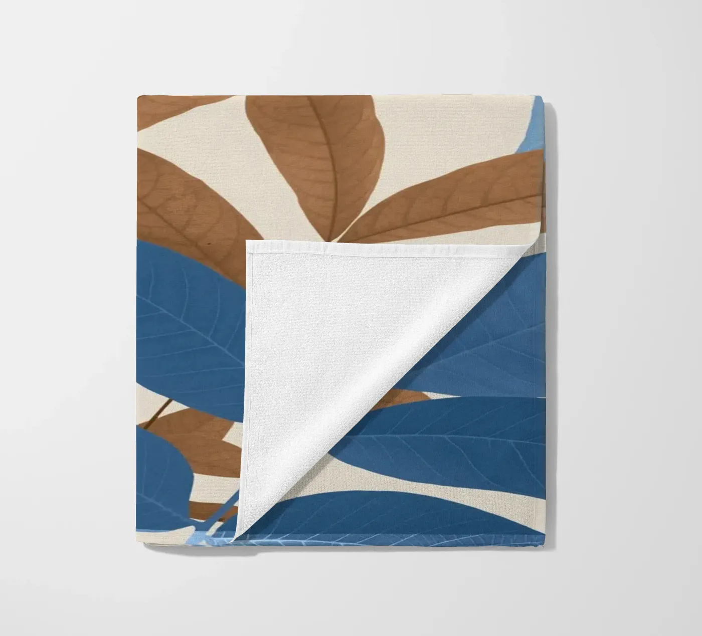 Foglie blu e ocra telo mare da ThingDesign