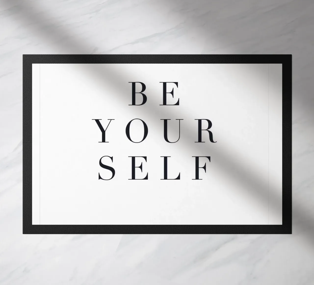 Be Yourself - Citazione minimalista di design zerbino da Whole©