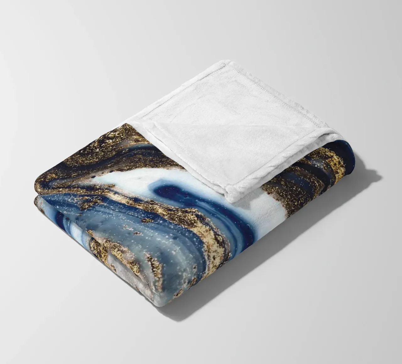Abstract kunstwerk in blauw en goud fleecedeken van Whole©