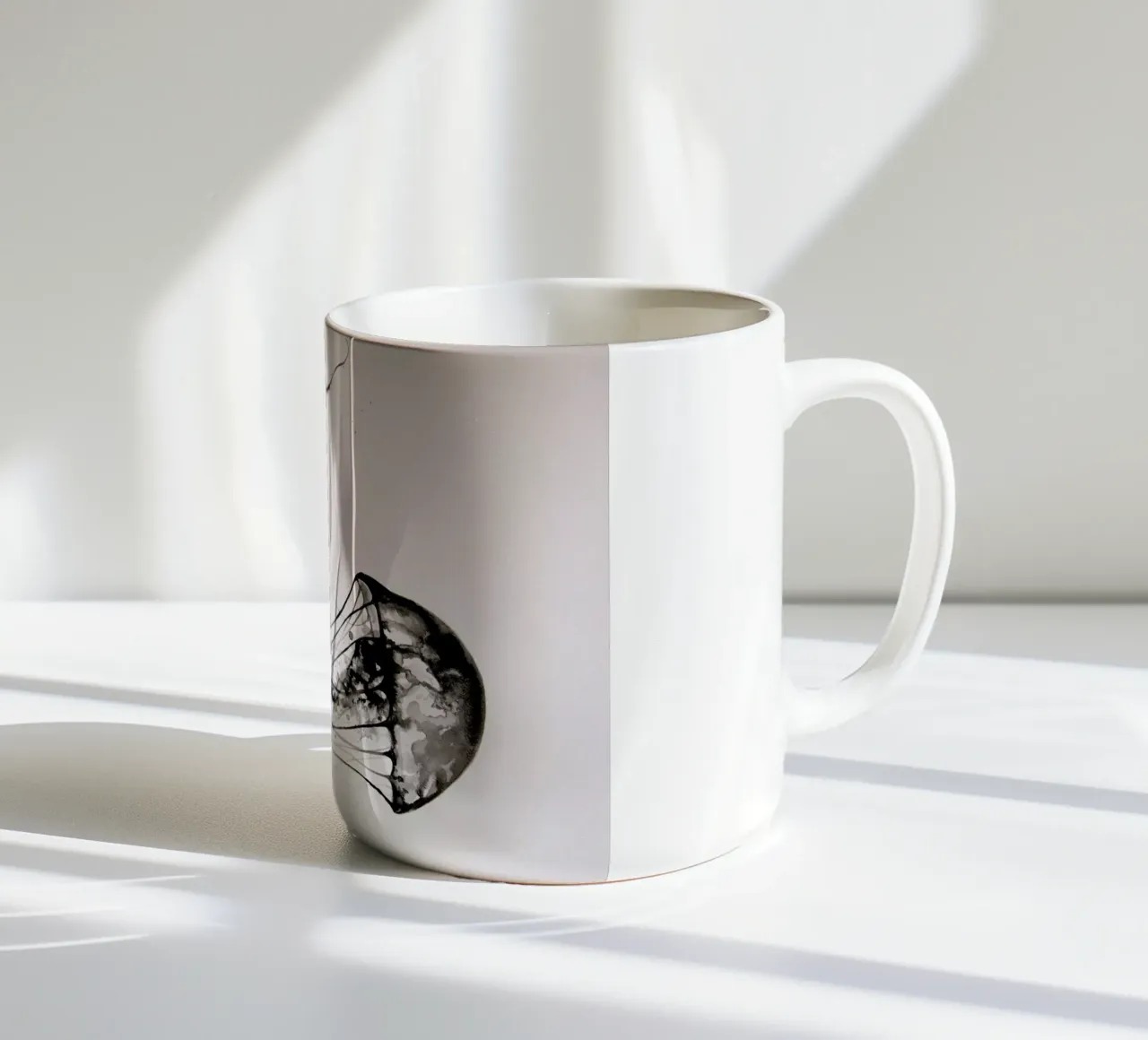 That's No Moon tazza in ceramica da Marc Allante