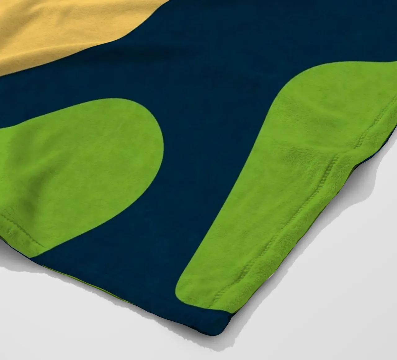 V85 Fleecedecke von shellybremmer -swirls