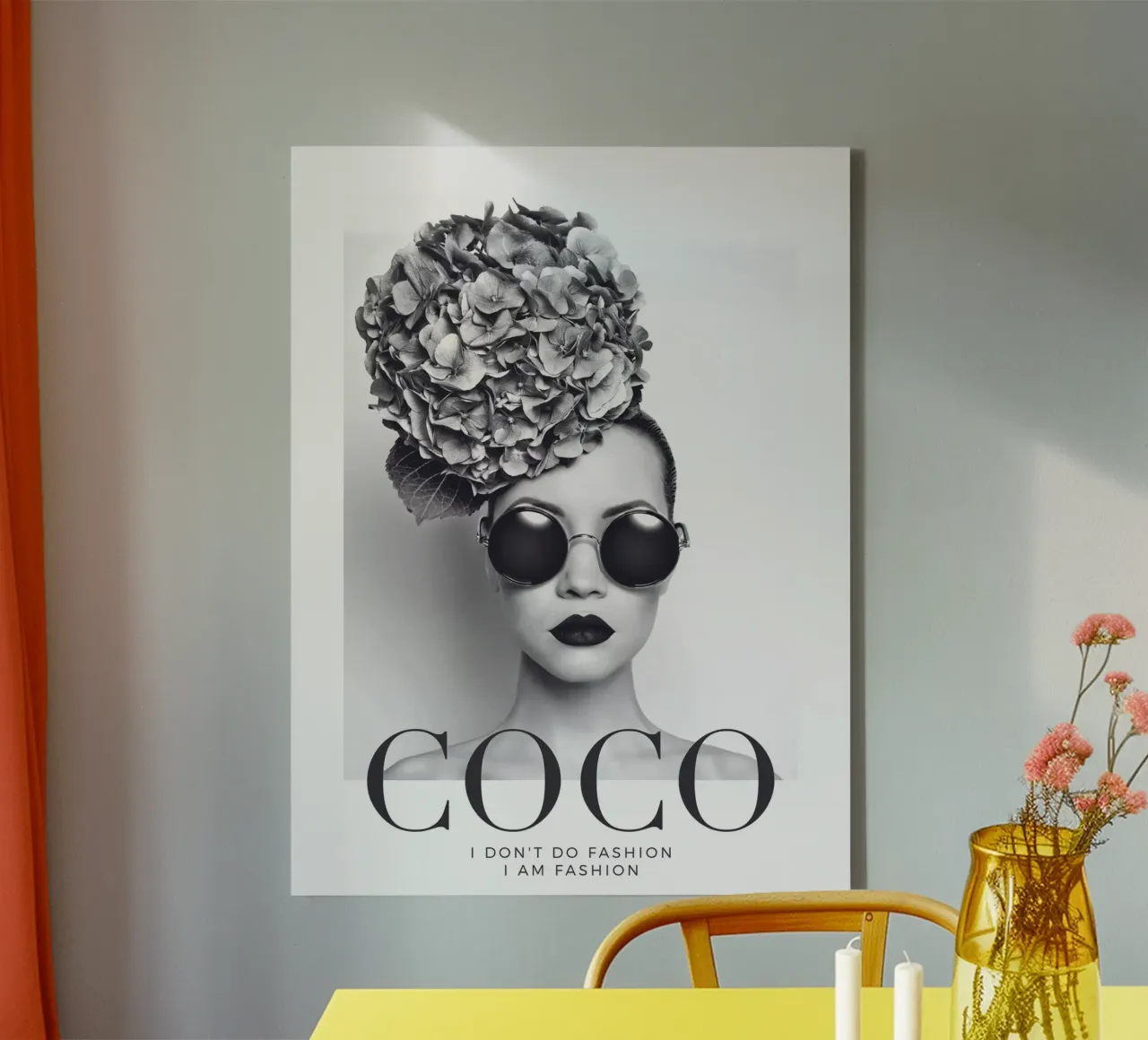Zwart-wit modekunst - Coco Fashion Statement canvas met Baklijst van Whole©