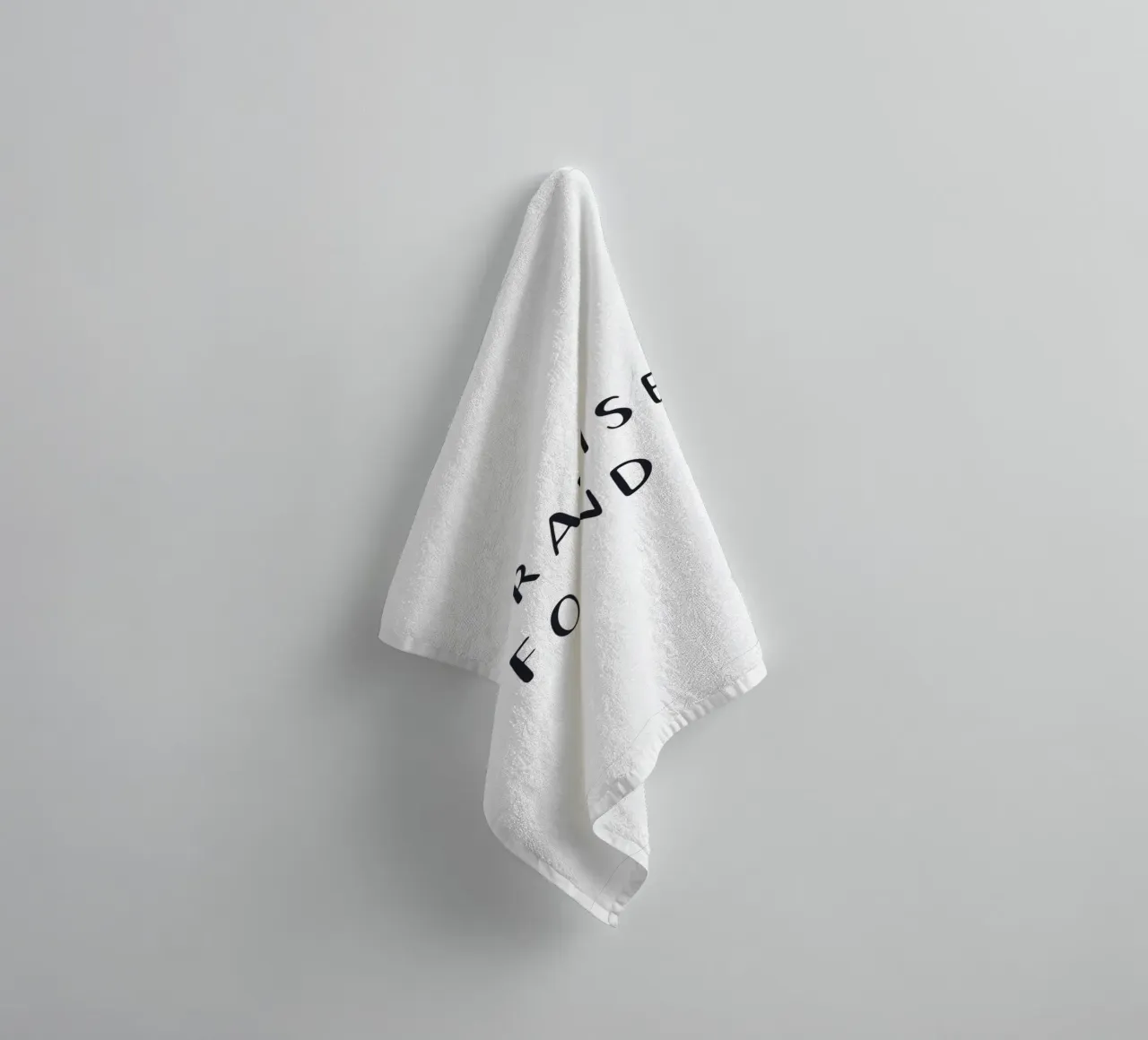 Paradise Found - Design tipografico minimalista asciugamano da bagno da Whole©