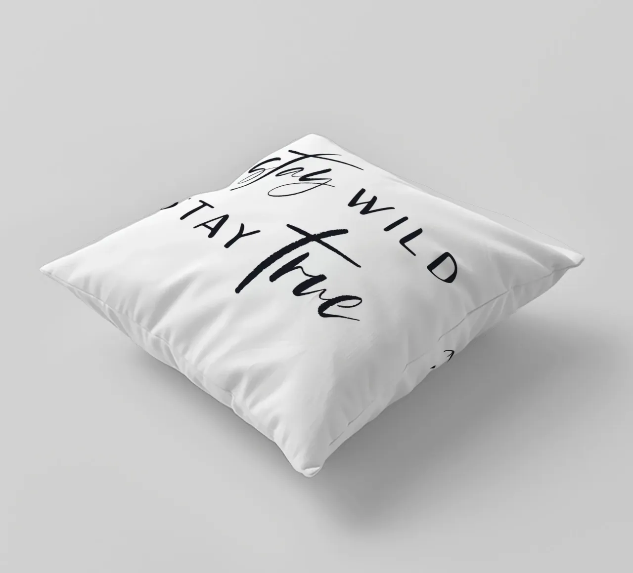 Stay Wild, Stay True - Design tipografico d'ispirazione cuscino da Whole©