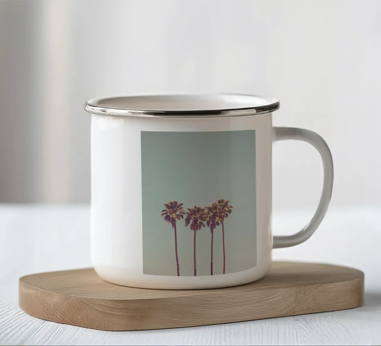 Minimalistische palmtekeningen - retro zomervibes emaille mok van Whole©