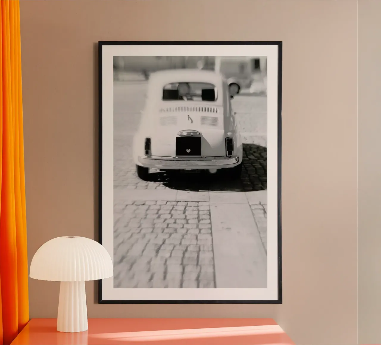 Hers poster con telaio in alluminio da Ingrid Beddoes