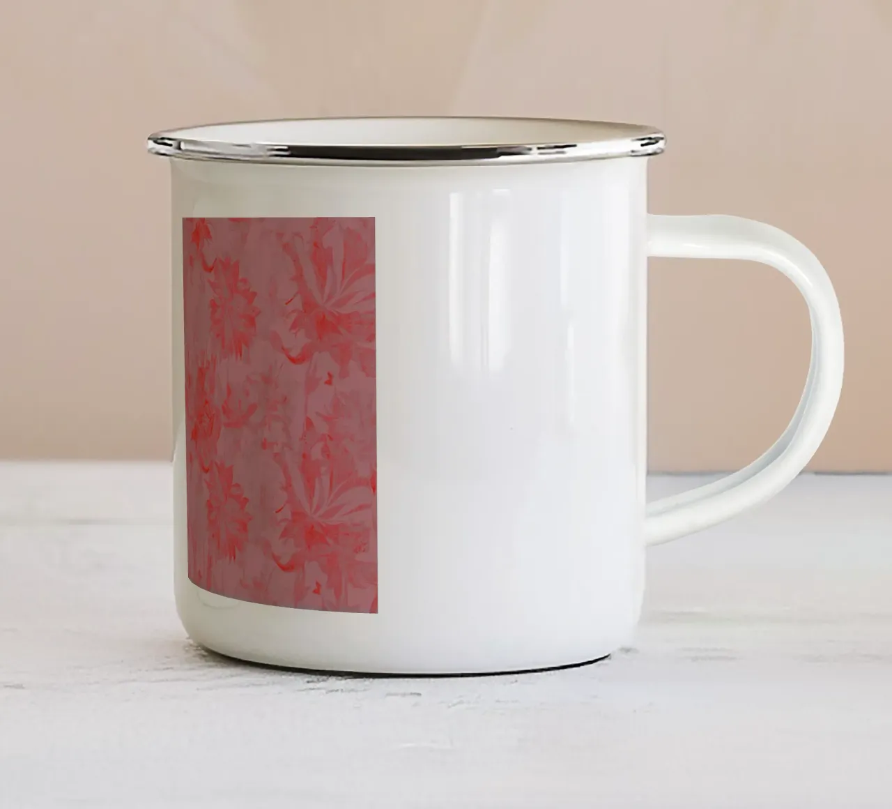 fiori rossi tazza in smalto da Giulio Iurissevich