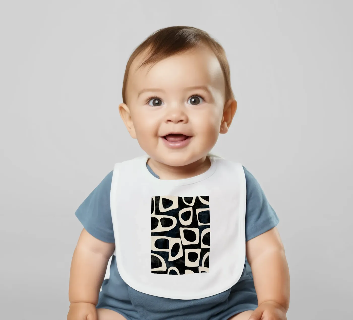 Shadowed Forms Babylätzchen von Nadjaa