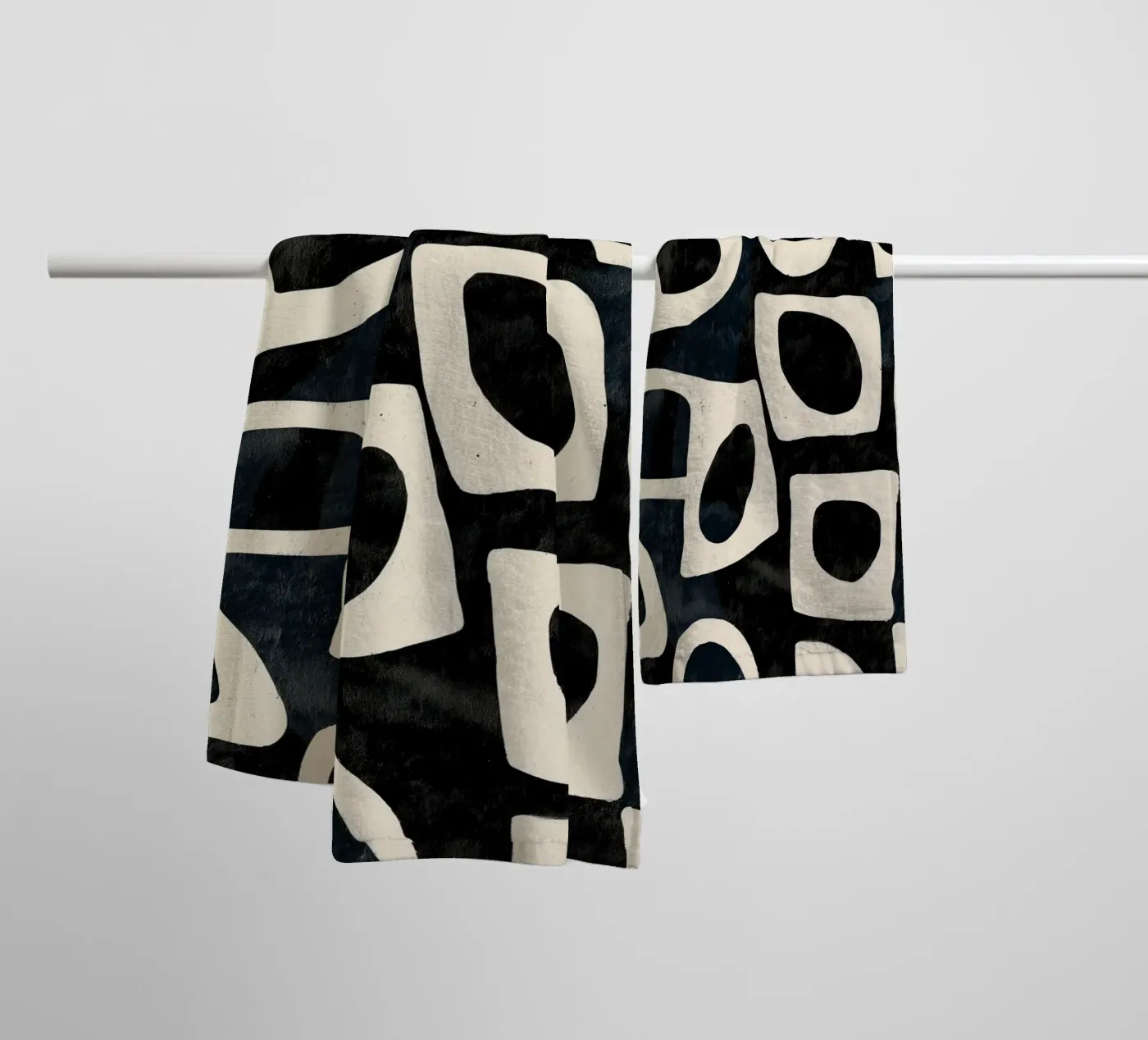 Shadowed Forms badhanddoek van Nadjaa