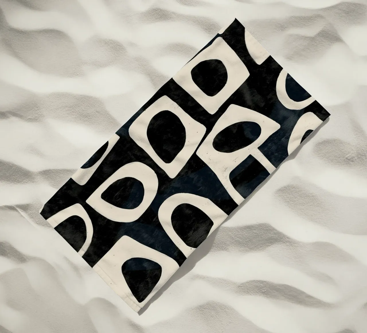 Shadowed Forms strandhanddoek van Nadjaa