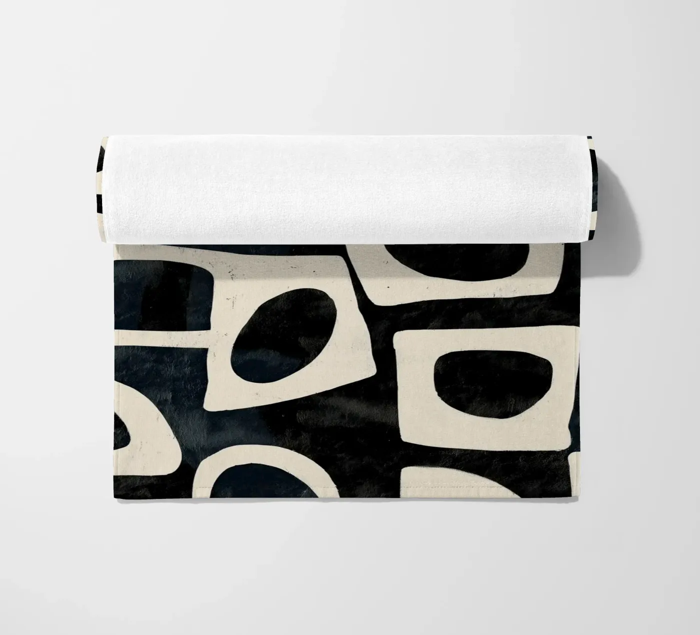 Shadowed Forms Strandtuch von Nadjaa