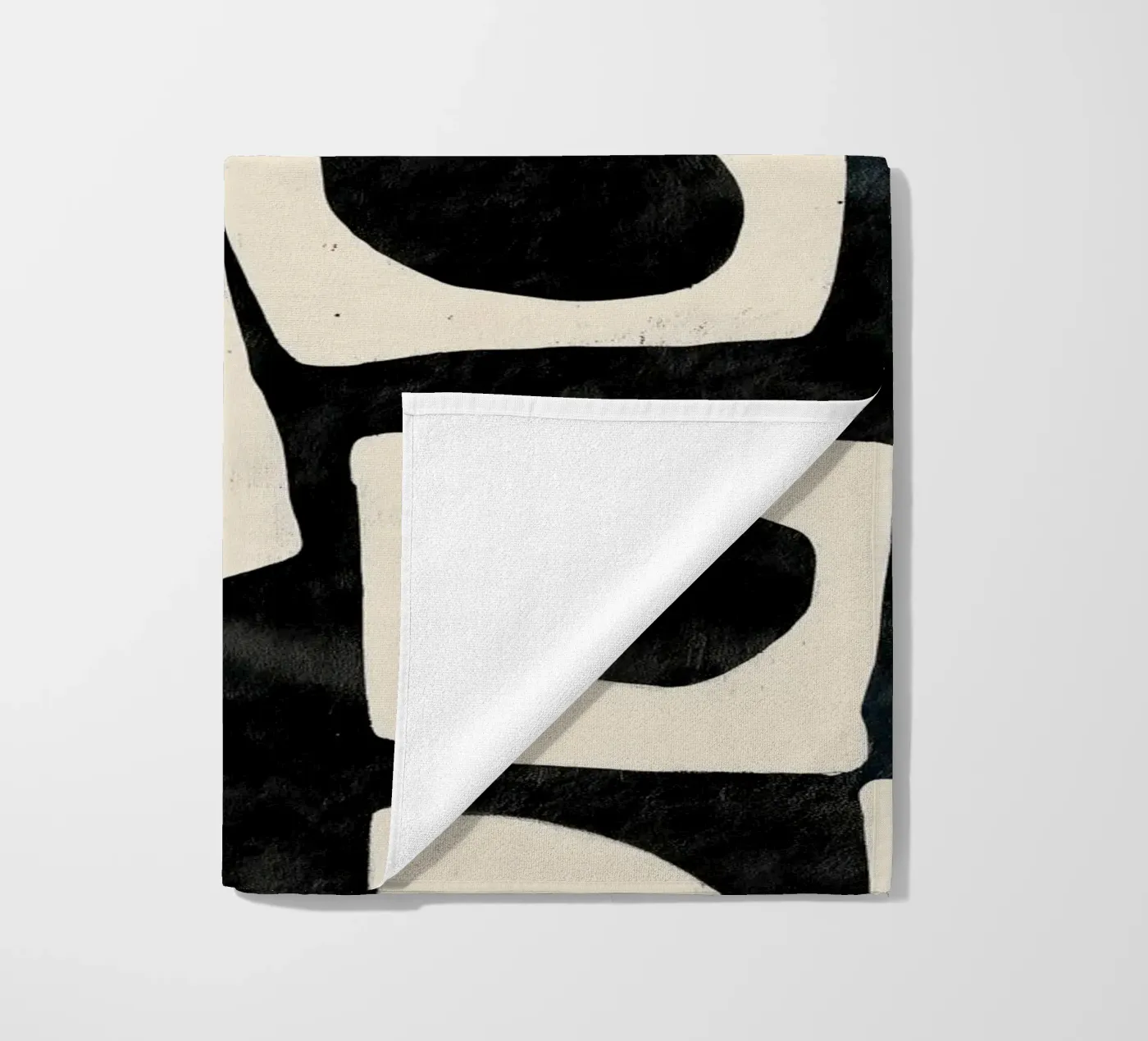 Shadowed Forms Strandtuch von Nadjaa