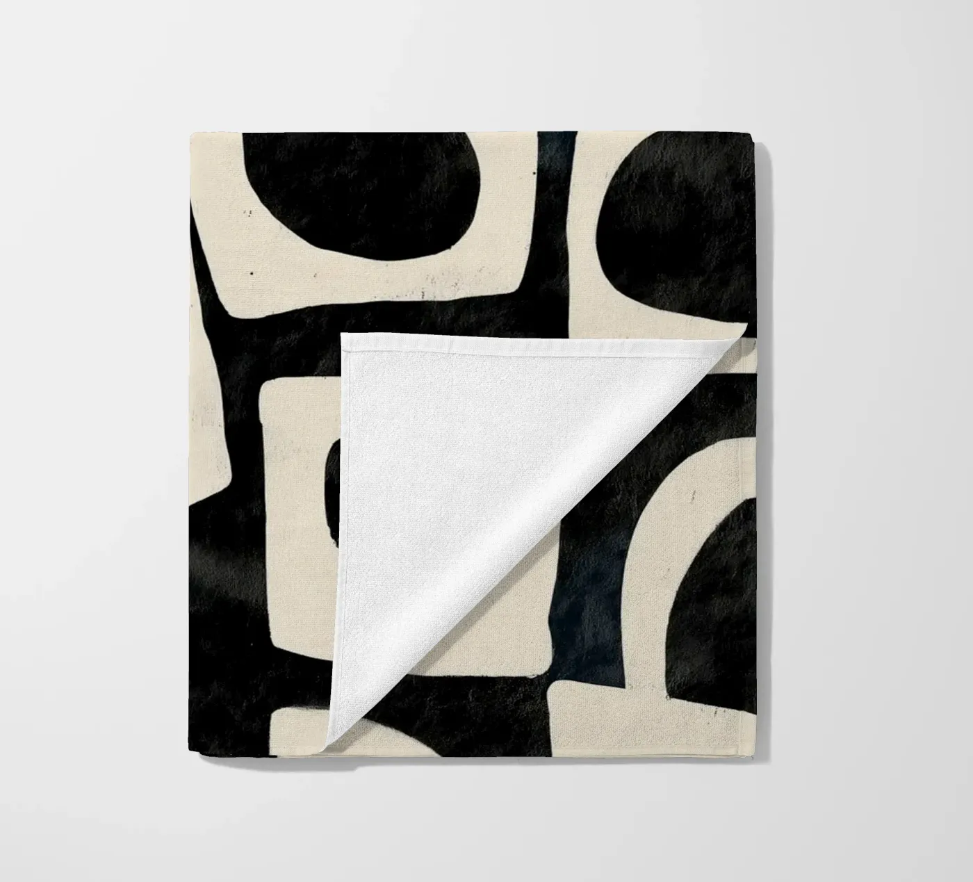 Shadowed Forms Strandtuch von Nadjaa