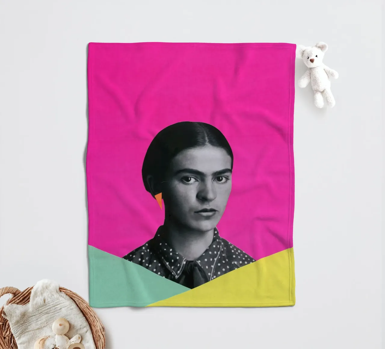Frida moderna coperta in pile da Cassia Beck Collage