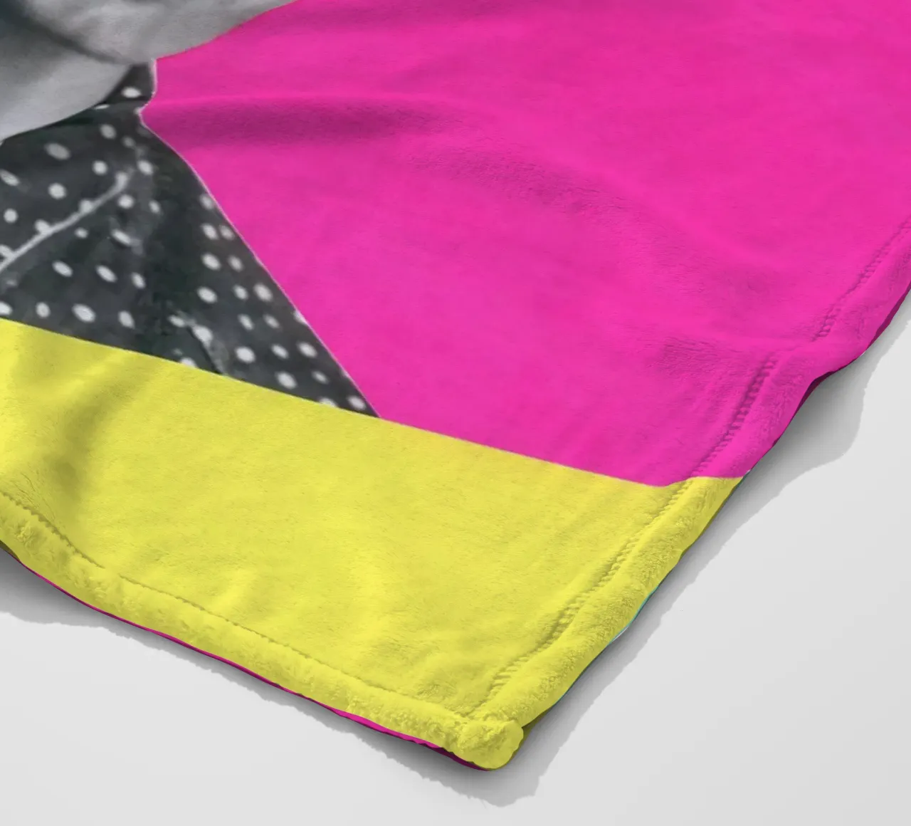 Frida moderna coperta in pile da Cassia Beck Collage