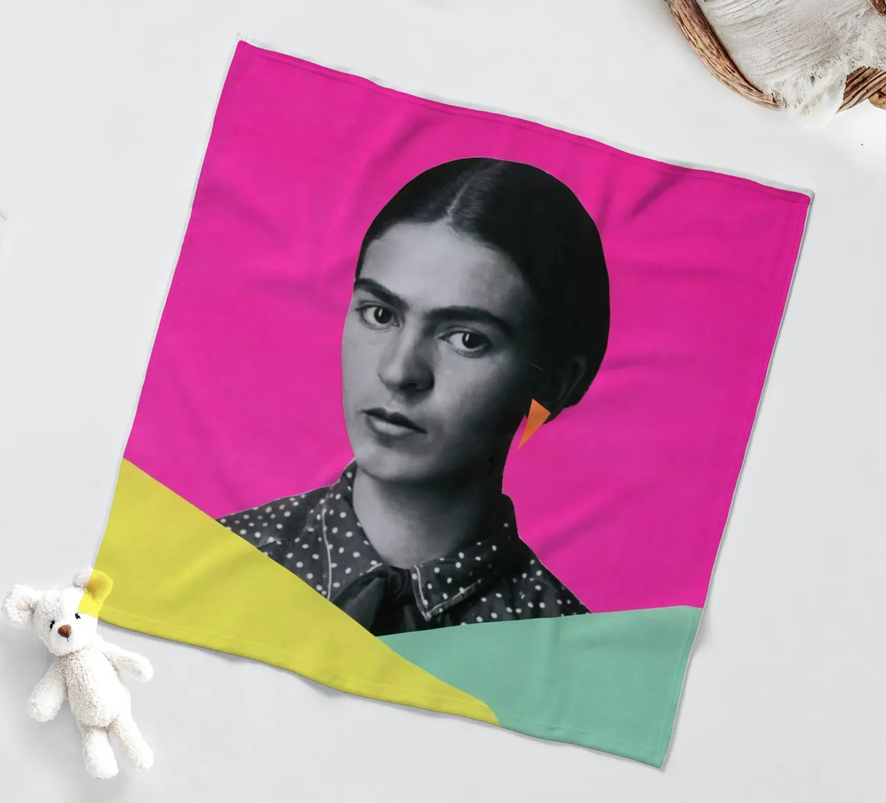 Frida moderna coperta in pile da Cassia Beck Collage