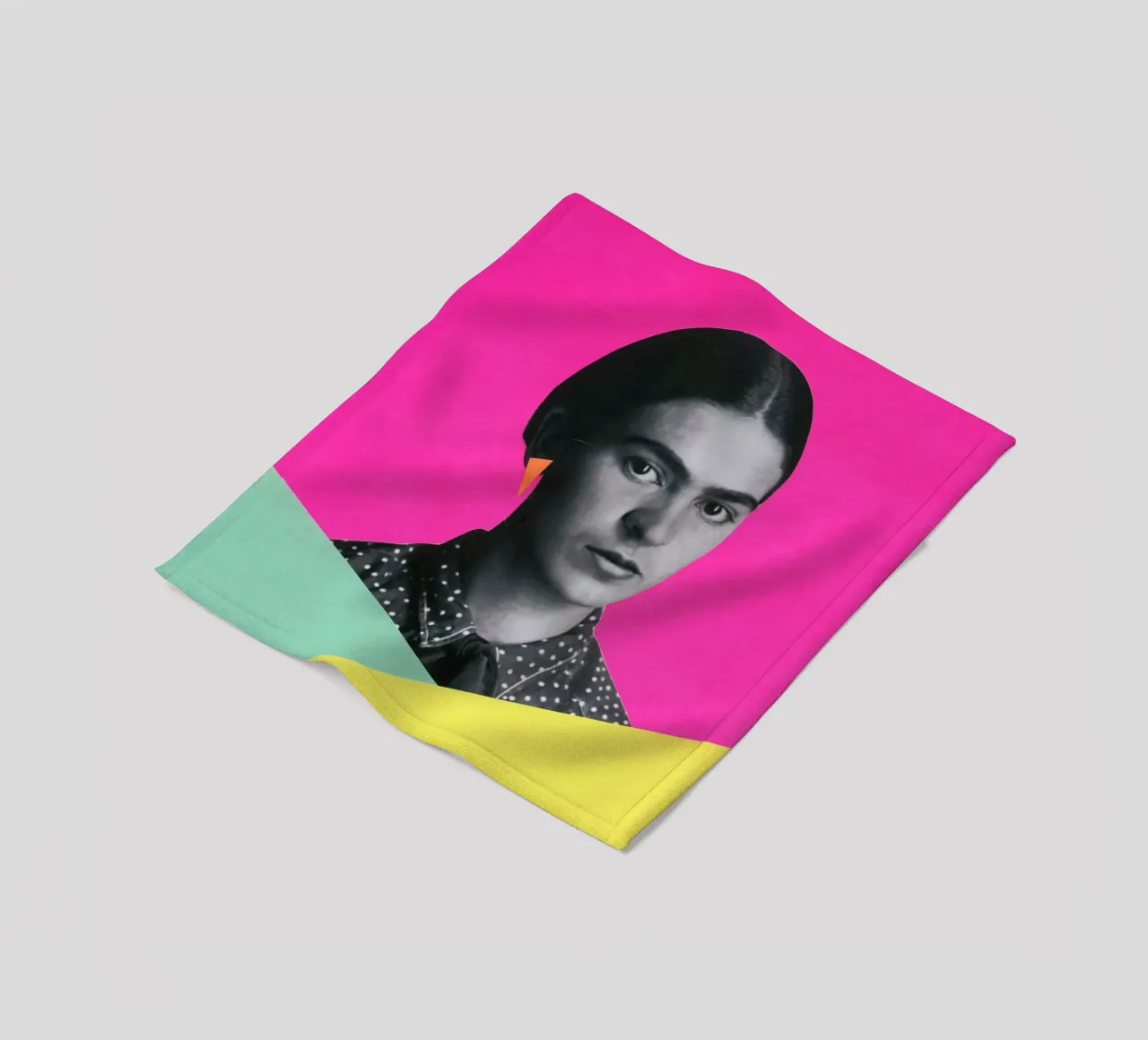 Frida moderna coperta in pile da Cassia Beck Collage