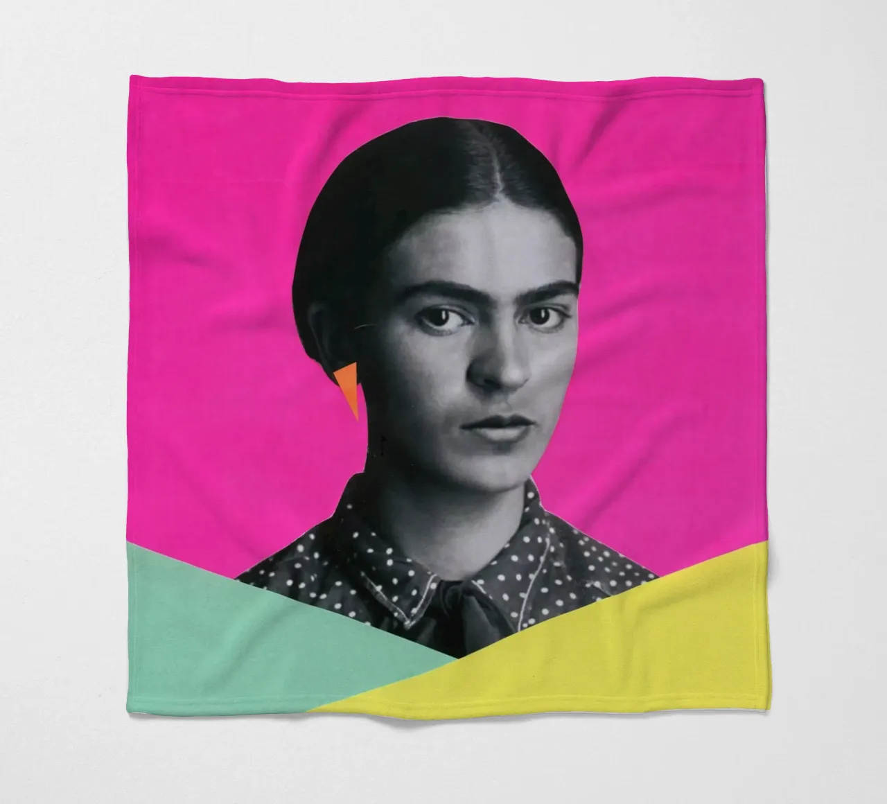Frida moderna coperta in pile da Cassia Beck Collage
