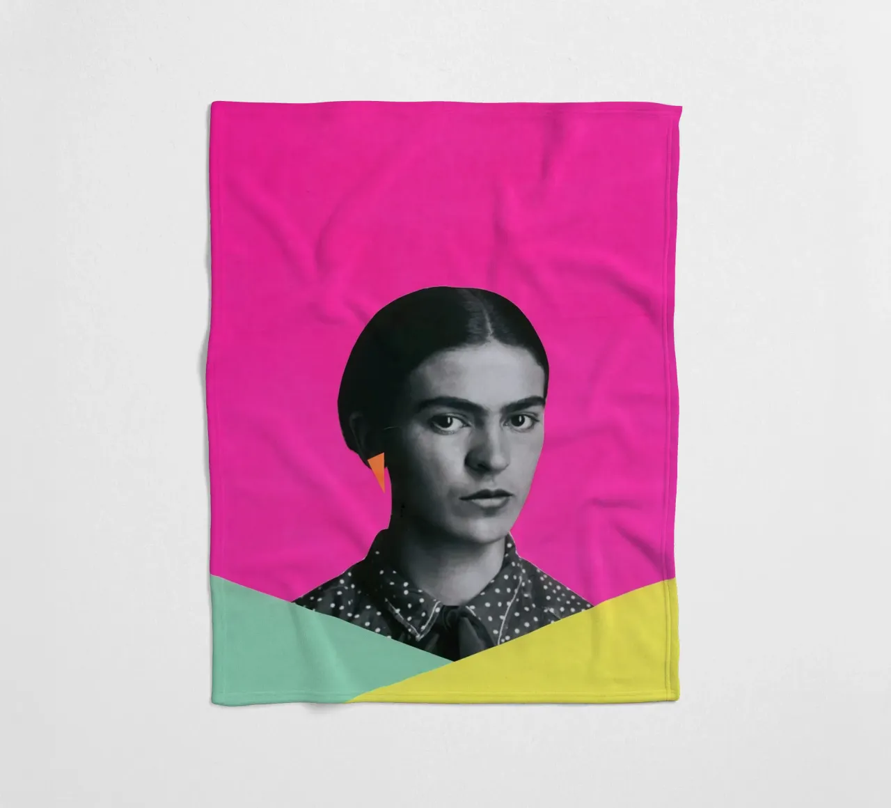 Frida moderna coperta in pile da Cassia Beck Collage