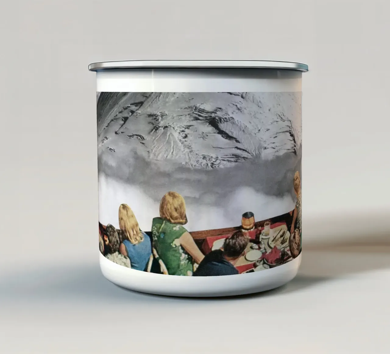 Posizione privilegiata tazza in smalto da Cassia Beck Collage