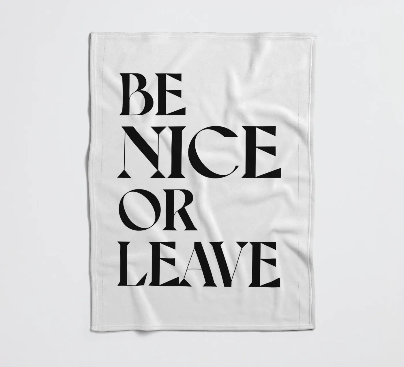 BE NICE OR LEAVE Fleecedecke von n.4