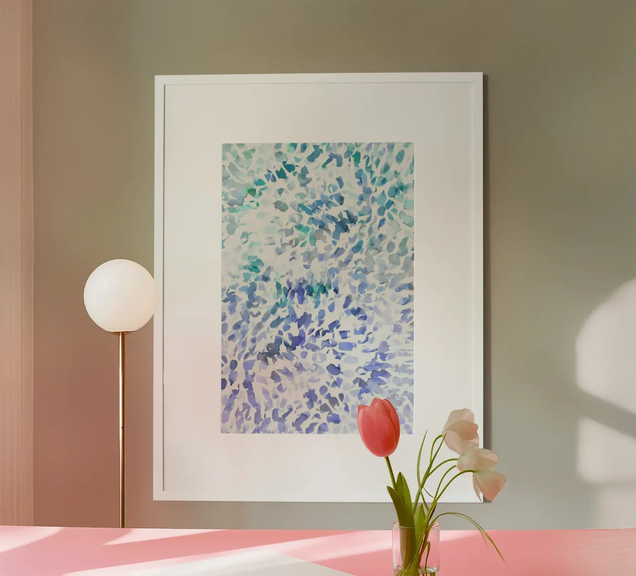 Petal Soft Blue poster con telaio in legno da Amy Sia