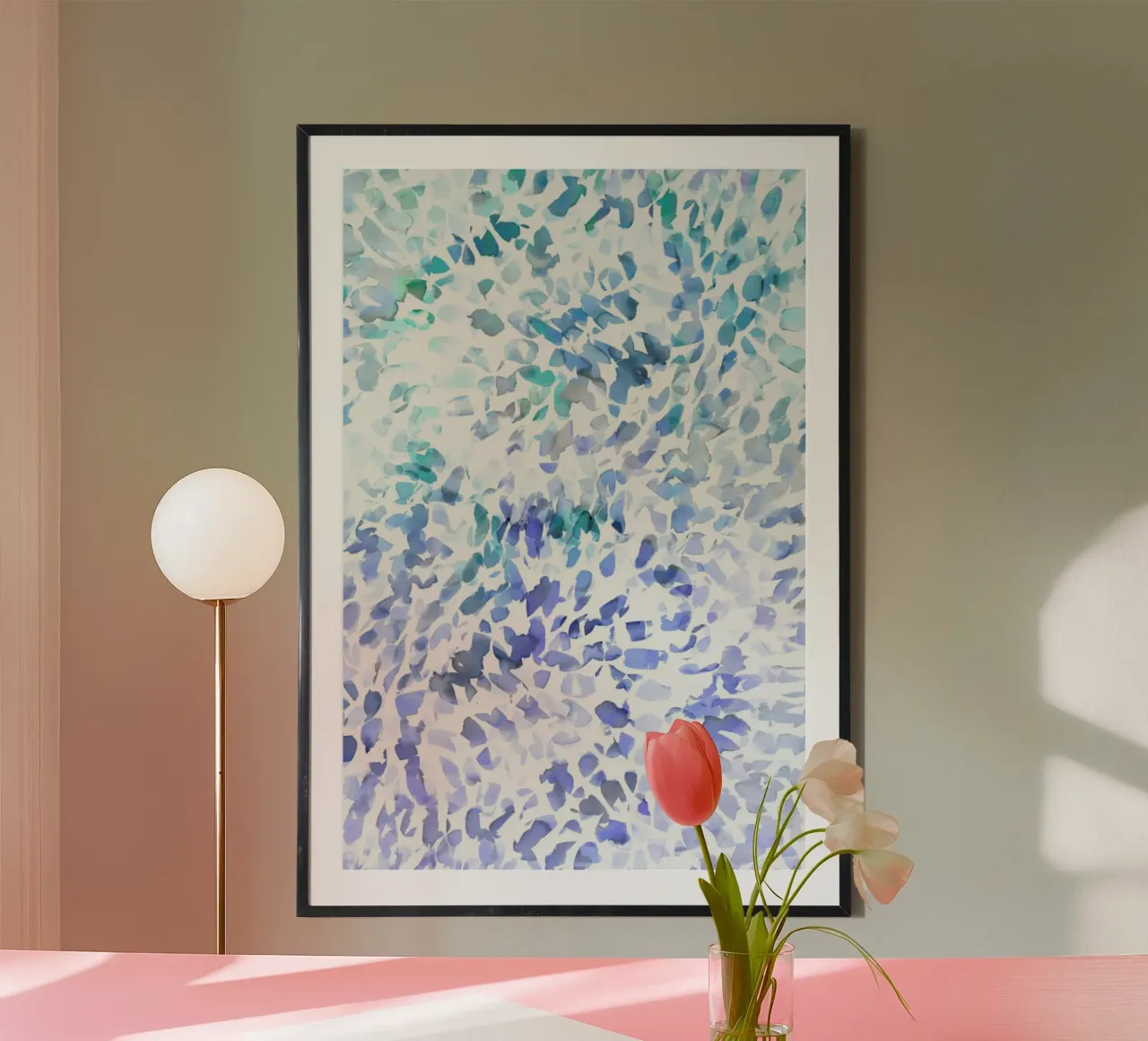 Petal Soft Blue poster con telaio in legno da Amy Sia