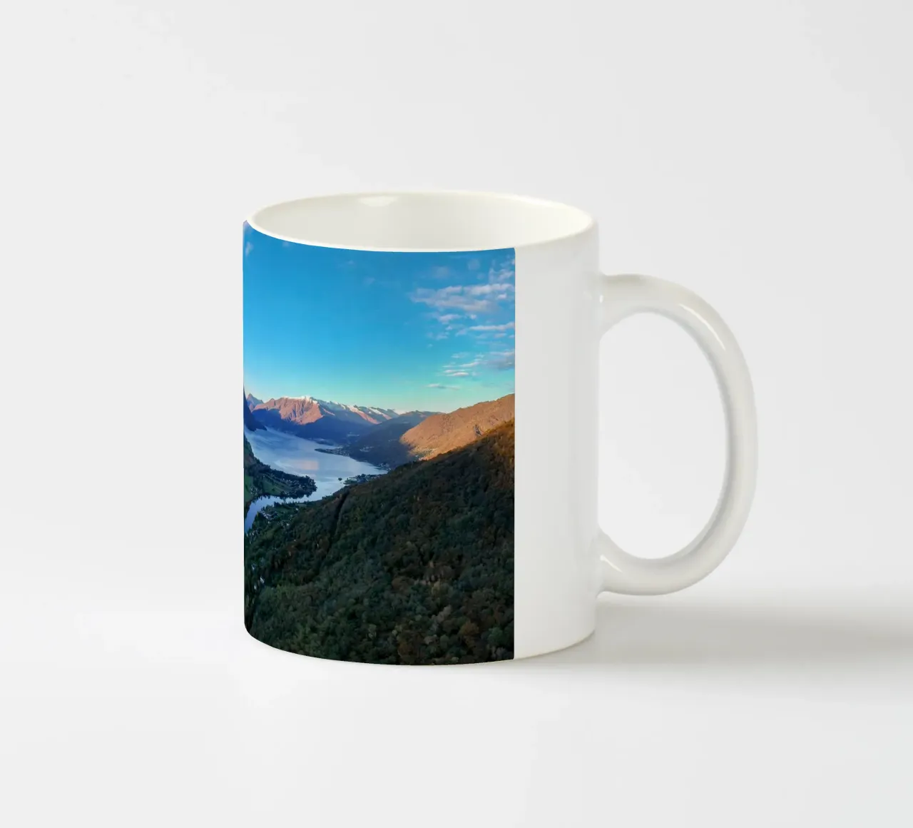Lake Como in Italy taza de cerámica de anderm