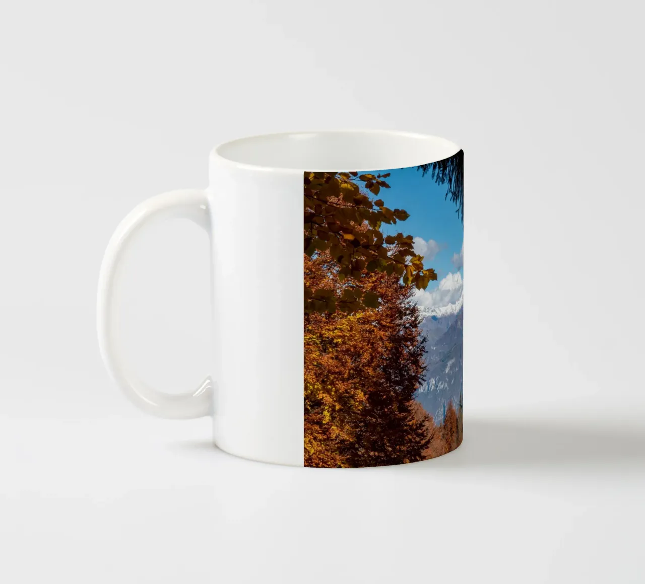 Snowy mountains and autumn colours tazza in ceramica da anderm