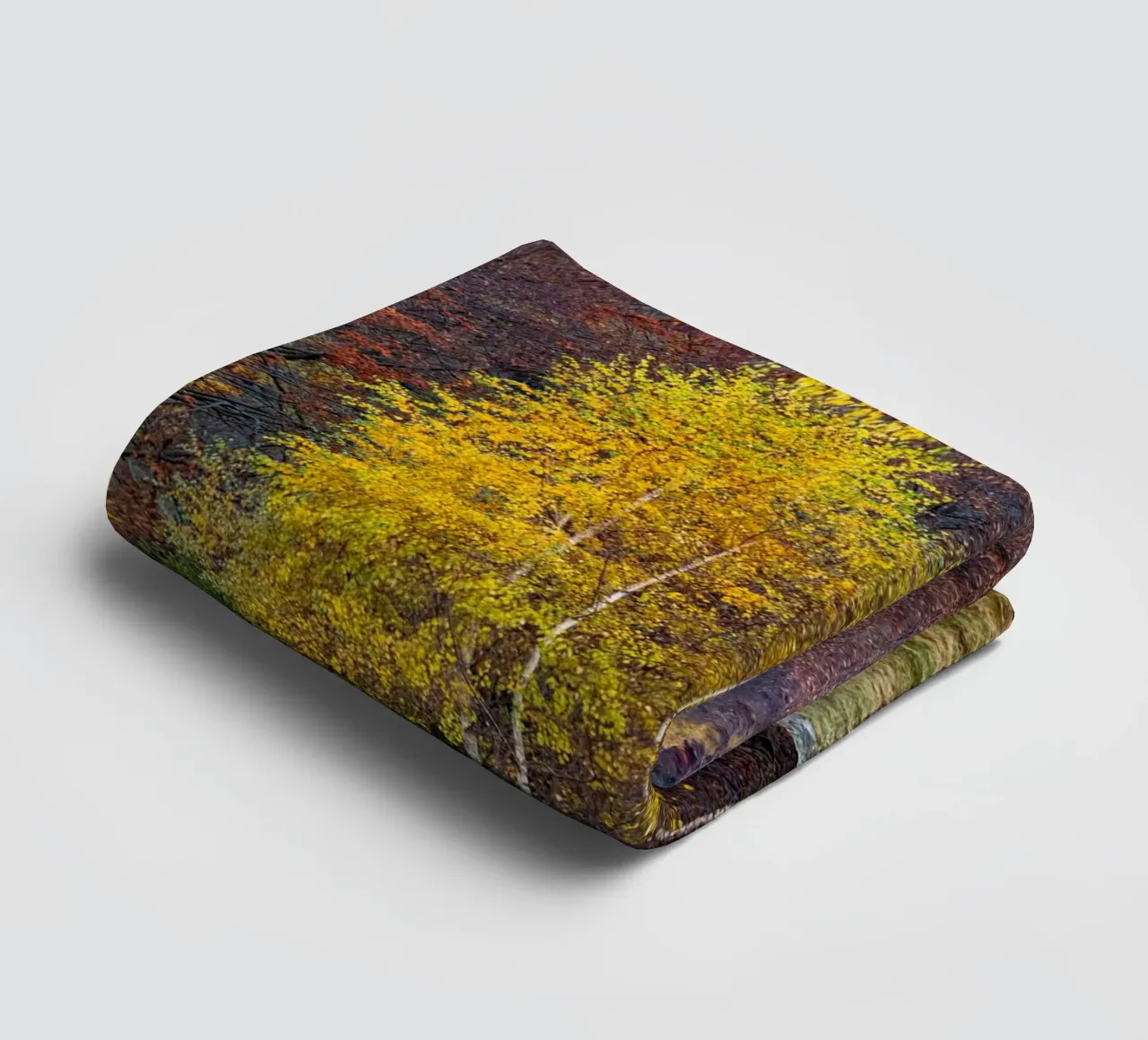 Colourful trees in a forest on a mountain asciugamano da bagno da anderm