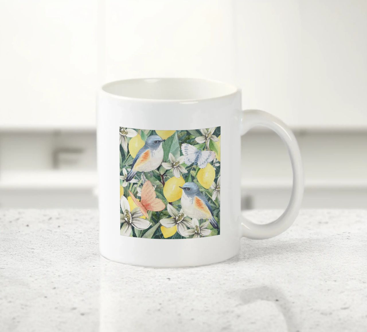 Uccelli in un frutteto di limoni tazza in ceramica da Mostly Pink
