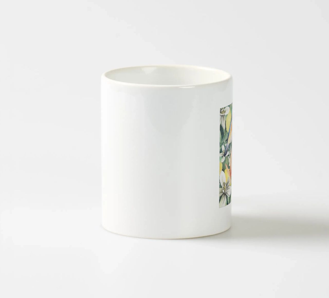 Uccelli in un frutteto di limoni tazza in ceramica da Mostly Pink