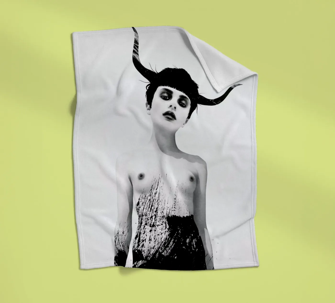Sweetest Kill Fleecedecke von Ruben Ireland